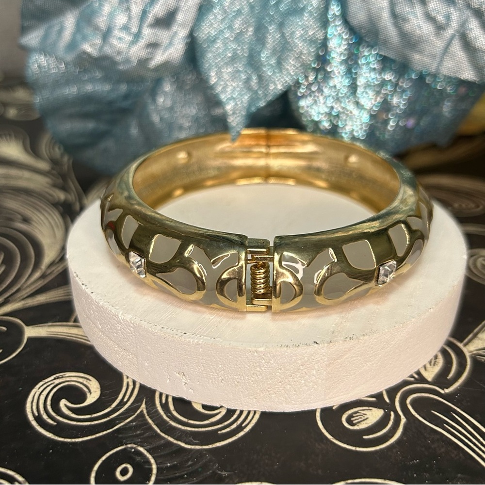 NWOT Nordstrom Sequin Bracelet Grey & Gold Design Open Clasp - Picture 3 of 5